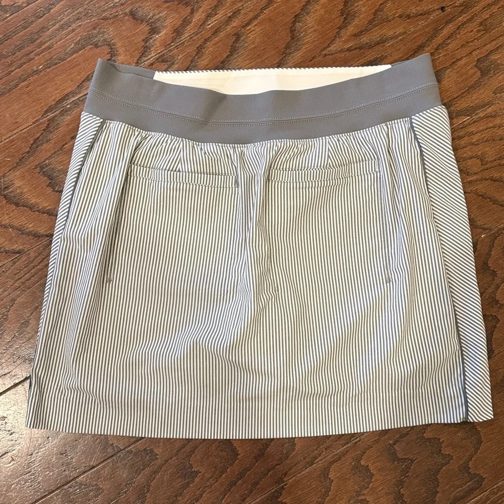 Athleta Brooklyn grey/white striped skort, size 10